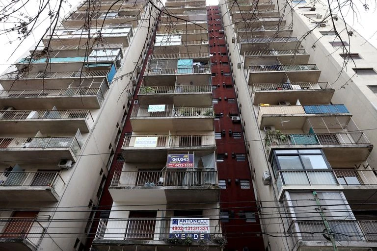 Los carteles de "se alquila" aparecen cada vez con más frecuencia.