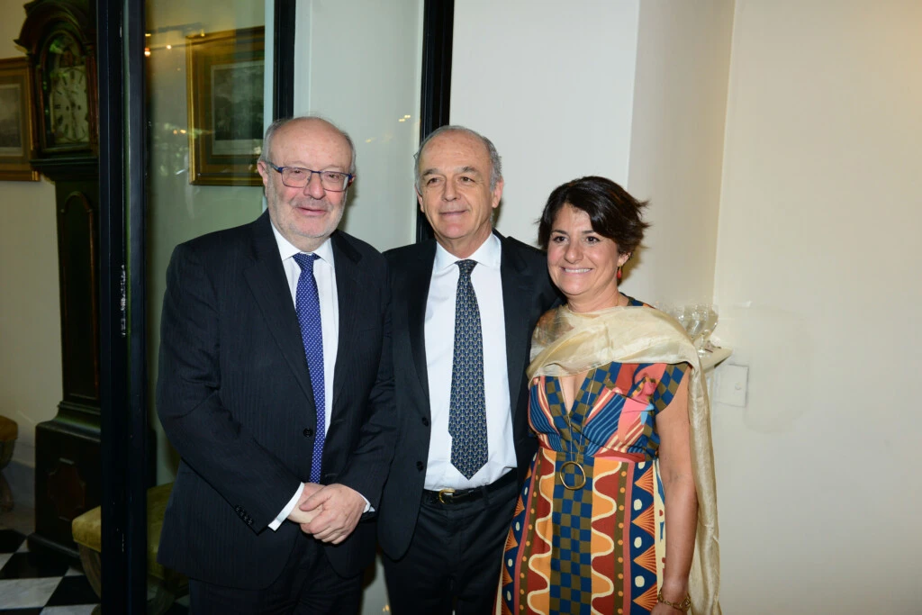 Fernando García Casas, cónsul general de España, junto al embajador y su esposa.