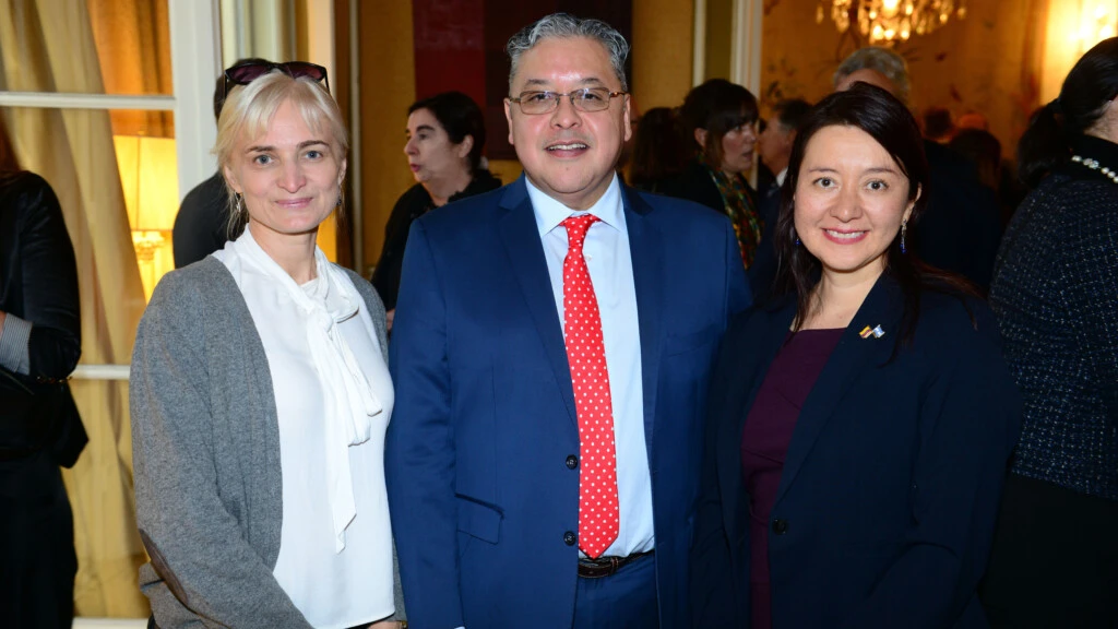 Agniezka Rymszka, Ministra Consejera Embajada de Polonia, Ariel Blufstein e Inés Herrera, Ministra Consejera Embajada de Colombia en la Fiesta de Portugal