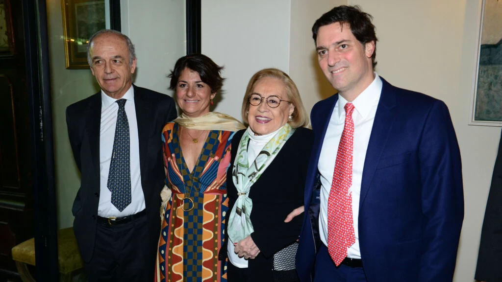 Lilia Eugenia Rossbach Suárez, embajadora de México, y Juan Martín Bulgheroni con los anfitriones. 
