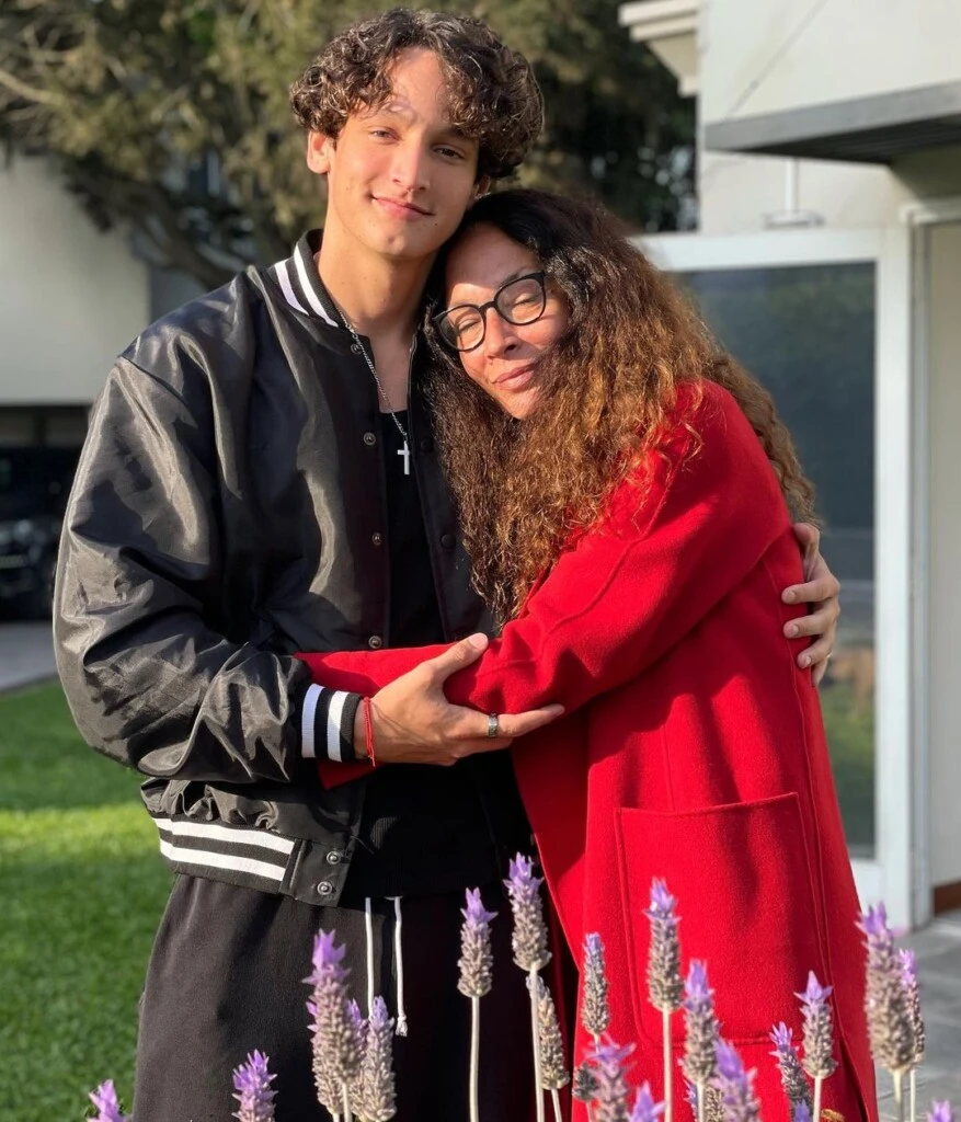 "Te mereces todo en esta vida". El mensaje de Bautista a Ana Paula en el Día de la Madre.