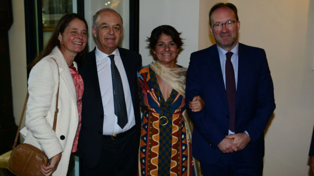 Karl Dhaene, embajador de Bélgica, y su esposa Katlijn Versavel junto a Ludovice y su mujer.