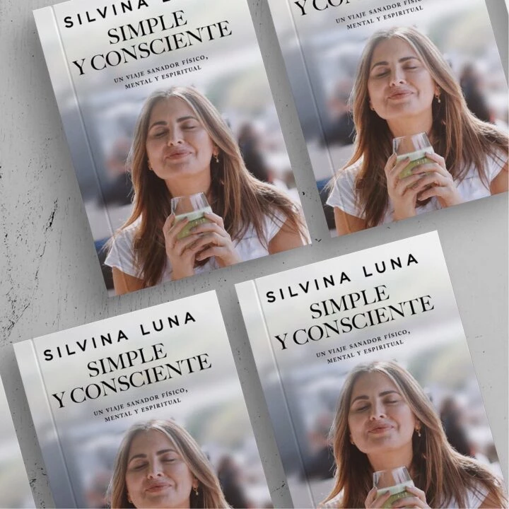 A finales de 2022, en diciembre, Silvina Luna publicó su primer libro “Simple y Consciente”. Un proyecto en el que la actriz hizo catarsis y reflexionó sobre la aceptación: "La mujer que vas a descubrir en este libro no es solamente la que creés conocer, vas a encontrar a alguien que alguna vez creyó que mejorando la imagen que le devolvía el espejo podría encontrarse".