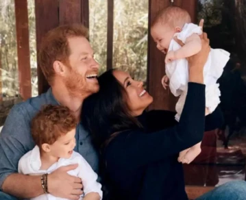 Meghan y Harry junto a sus hijos Archie y Lilibet
