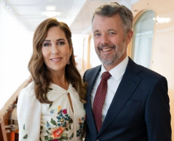 Federico y Mary de Dinamarca en sus primeras vacaciones de verano en su "palacio flotante"