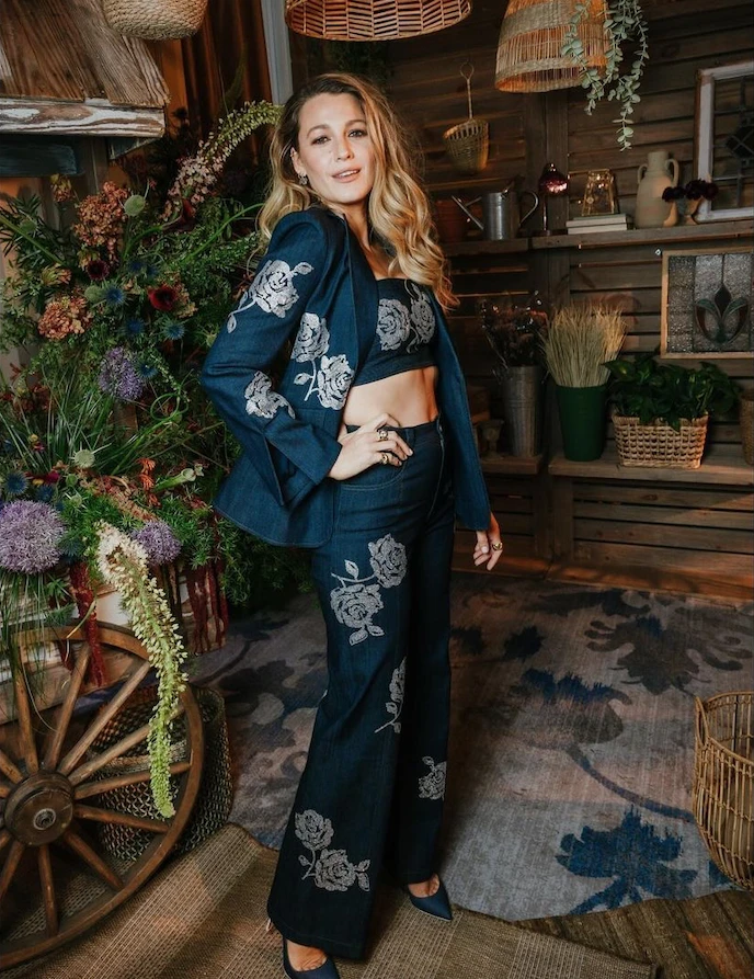 La imagen tiene un atributo ALT vacío; su nombre de archivo es bLAKE-lively-1.png