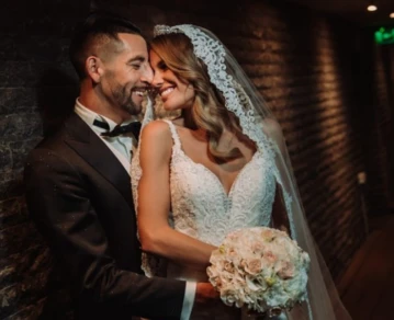 Mauricio Isla y Gala Cardirola en su boda