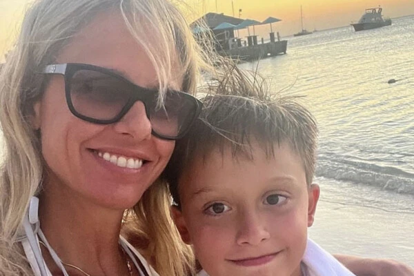 Mariana Fabbiani y su hijo Máximo