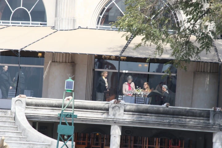 El comedor principal abrió sus puertas a las 14, tras un cóctel.