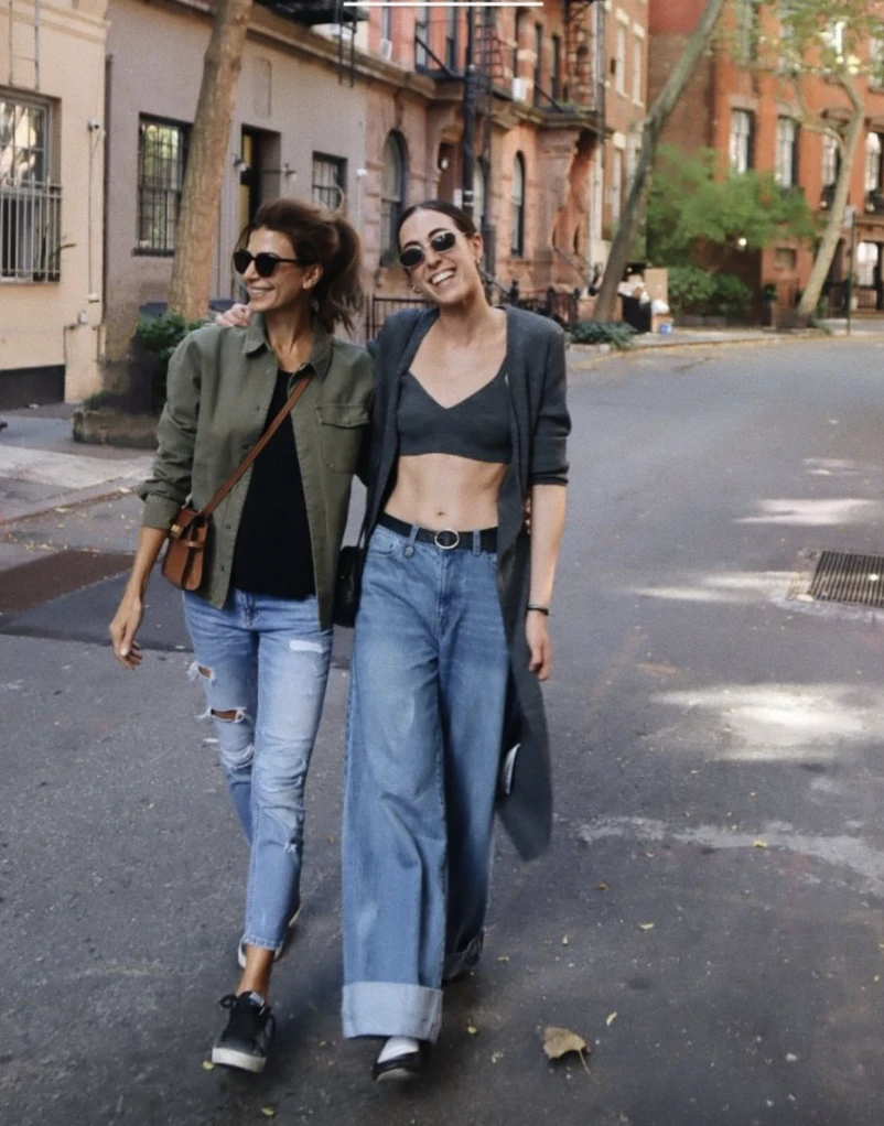 Junto a una amiga, se mostró fiel a su estilo en Nueva York: