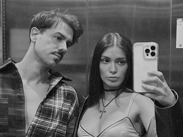 Cony Capelli junto a su novio