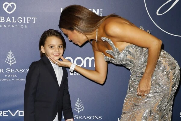 Eva Longoria con su hijo Santi
