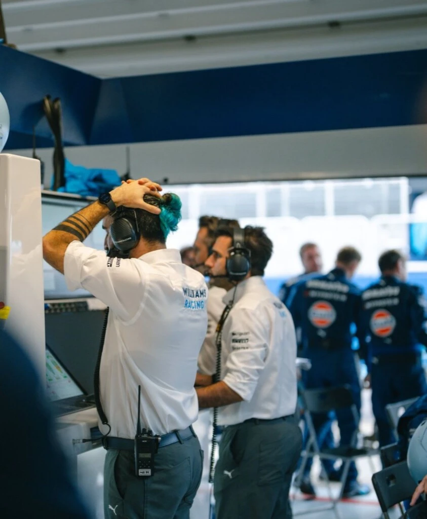 Brasil, un paso para el olvido para Williams Racing. Así reaccionó el equipo de Williams Racing en boxes cuando chocó Franco Colapinto. Foto: @WilliamsRacing.