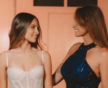 Mia con su mamá Claudia Fernandez