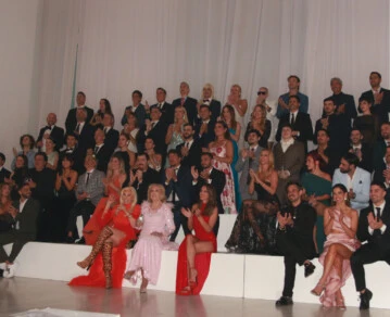 Una toma del icónico shooting de tapa de Personajes del Año 2024, desde el back