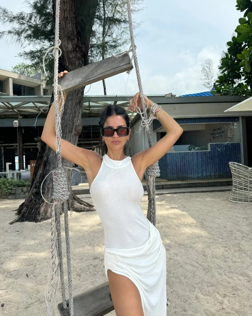 Zaira Nara diosa en la playa.