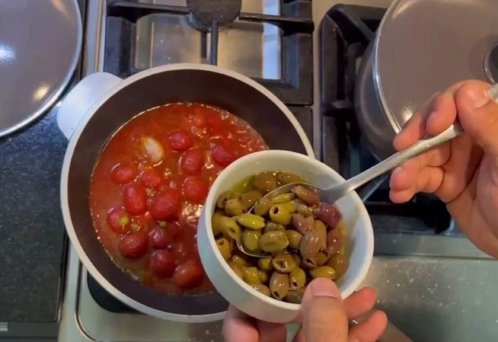 Esteban Bullrich cocina fideos a la monterossia