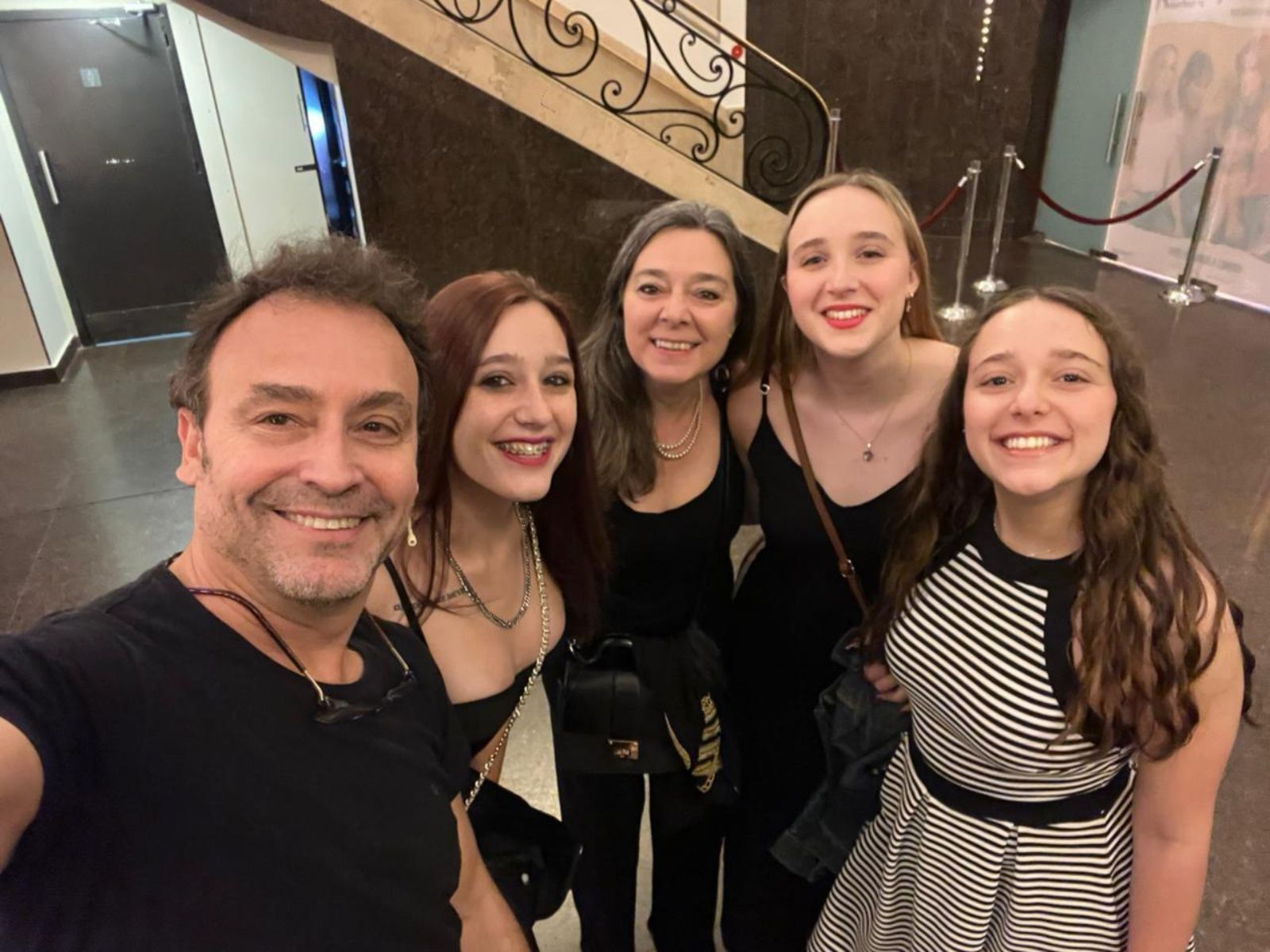 Adrián Pallares cuenta cómo fue la historia de su repentina paternidad y  habla de sus tres hijas adolescentes: "Hasta los 34 años no pensaba que  sería padre" – GENTE Online