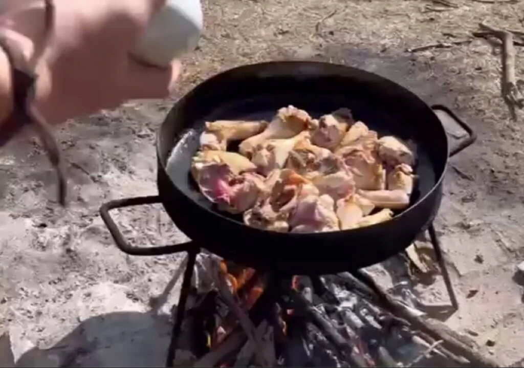 Esteban Bullrich cocina Pollo al disco