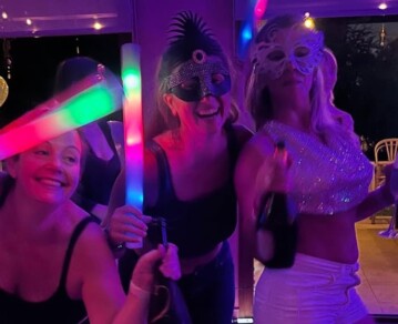 Así fue el alocado cumpleaños de Romina, la hermana de Pablo Lescano: las mejores fotos del festejo