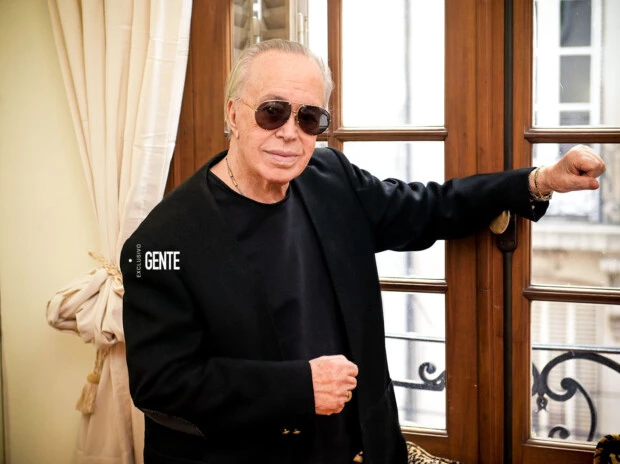 Tengo una cantidad enorme de pelucas guardadas. Tengo un taller de pelucas y un departamento entero en donde las puse a todas. Y también premios y otras cosas que me han dado a lo largo de mi carrera.