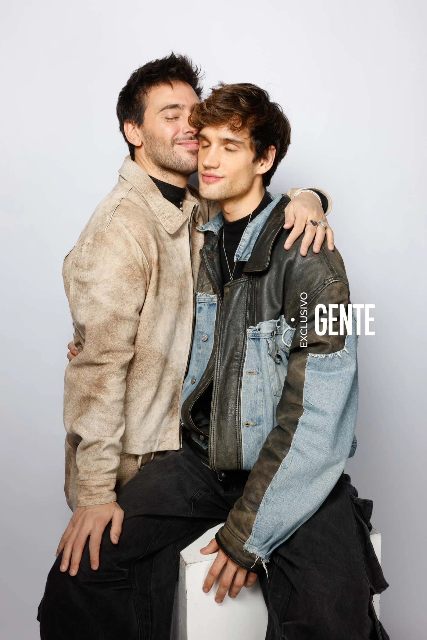 El cruce romántico del influencer con su pareja para las cámaras, tras un año y medio de amor. 