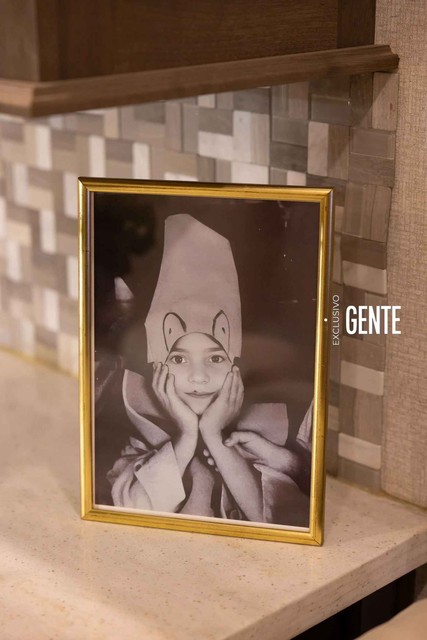 En la barra, un retrato de Flavio Mendoza cuando era niño. La sangre circense, intacta. 