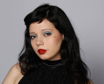 Blair, la cantante de 23 años que sumó a Mariana Enríquez a su disco y sueña con ser como "las grandes mujeres del pop"