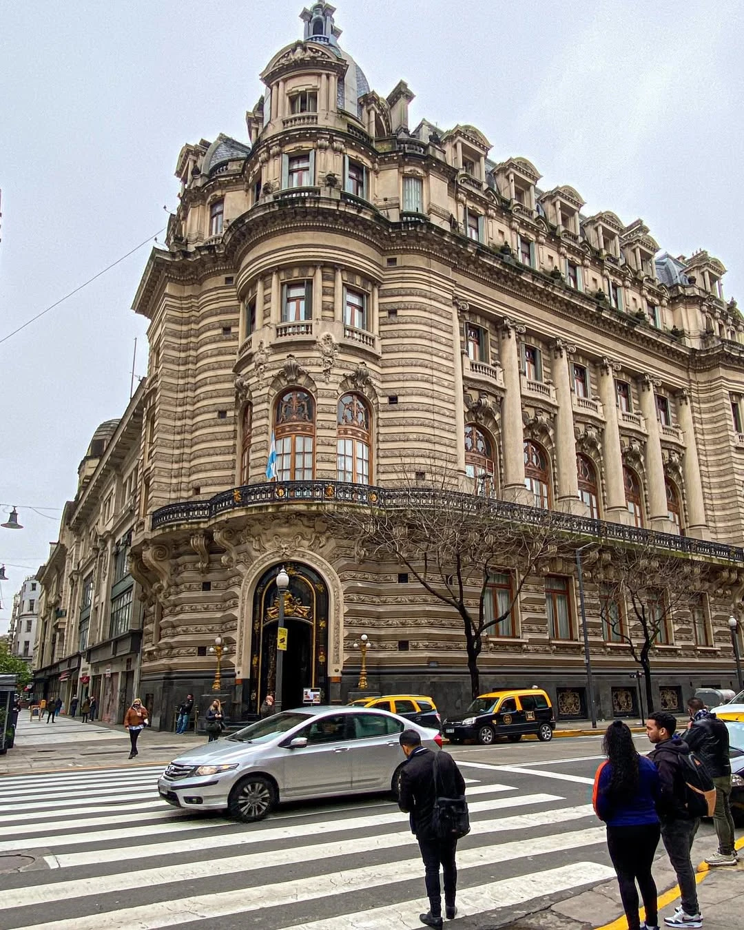 Vista de la fachada del Centro Naval.