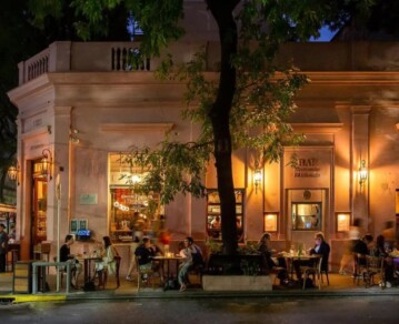 Cómo es El Preferido de Palermo, el bodegón porteño que conquistó a Rosalía y Dua Lipa y es famoso por sus milanesas