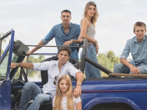 Nacho Figueras y sus hijos