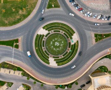 ¿Quién tiene prioridad en las rotondas? Solo la mitad de los conductores lo sabe