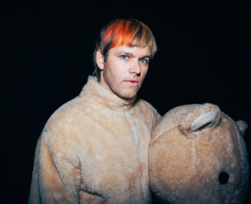 “Que digan que lo que hago es lindo es un gran halago producto de la música que hago, que me sale natural. Es más: cuando el auge urbano estaba a pleno, los cantos de sirena para hacer algo urbano, y estar en lo que estaba pasando, eran muy fuertes. Y yo siento que me mantuve siempre en un mismo lugar y ahora estamos viendo esa cosecha que no deja de ser una recompensa. Te puede gustar o no, pero mi proyecto siempre tuvo su carácter, tuvo su forma de ser y esa autenticidad creo que tiene sus frutos y yo los puedo ver”.