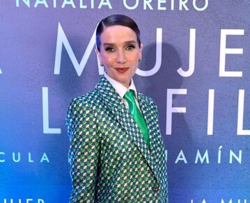 En fotos, las claves del llamativo look de Natalia Oreiro en el estreno de su nueva película: traje, corbata y estampado