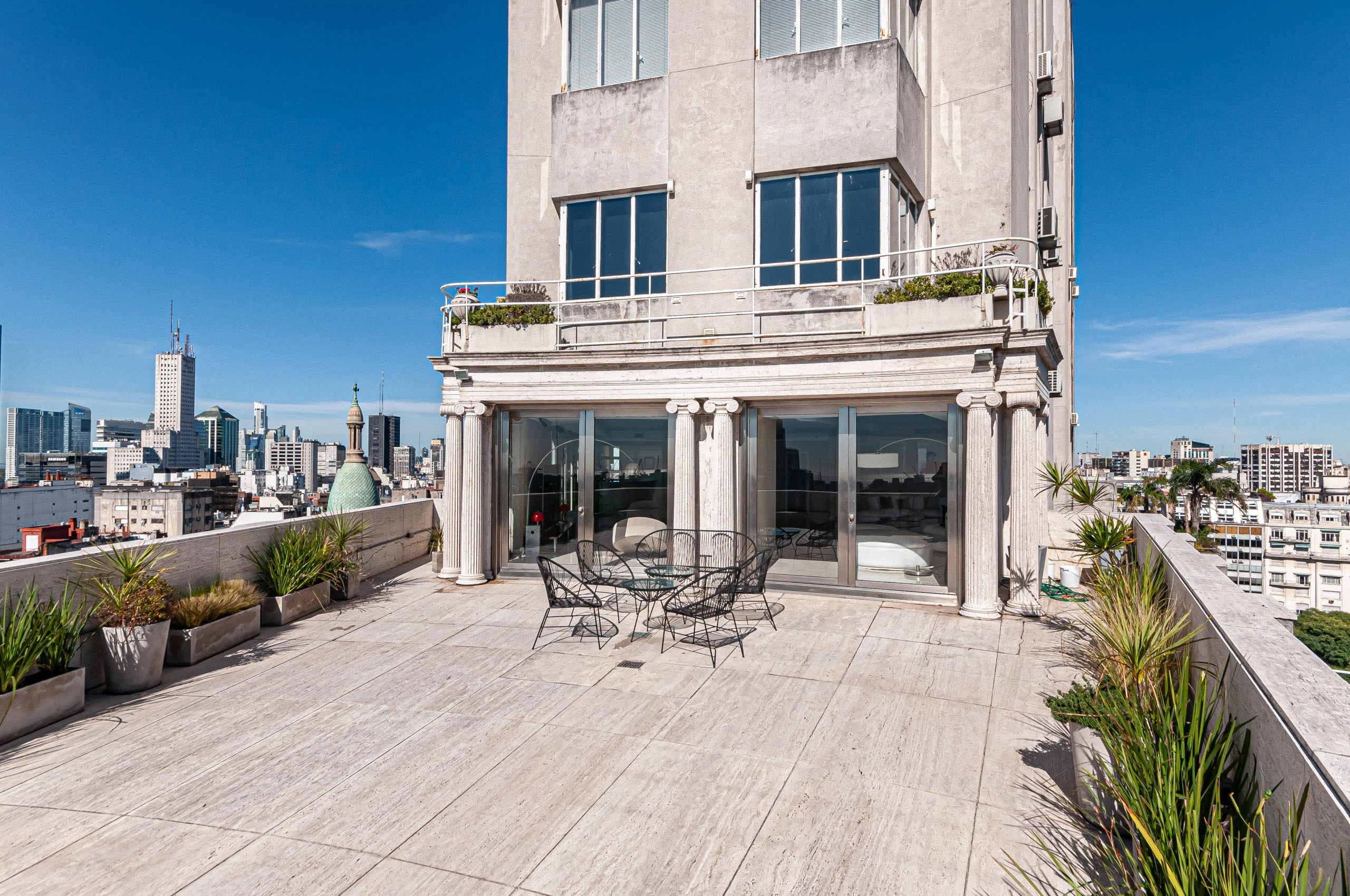 La terraza del departamento del piso 14. 