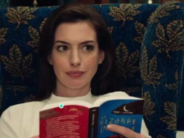 Qué leer- 6 libros atrapantes recomendados por Anne Hathaway incluida la novela que inspiró El diablo viste a la moda