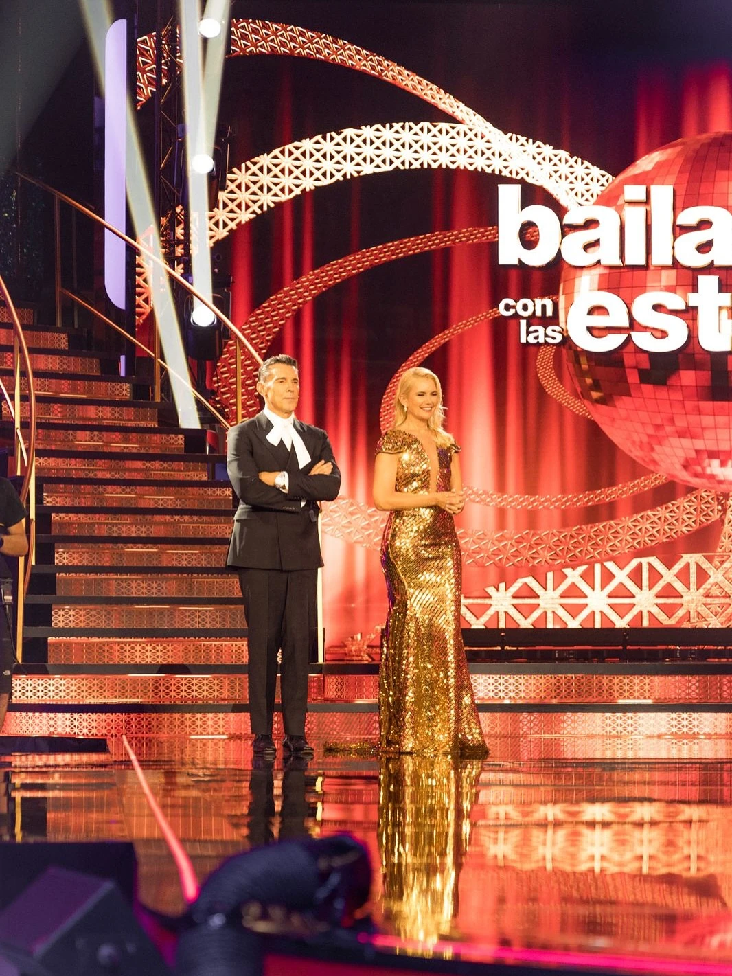 La top model argetina brilló con un look golden.