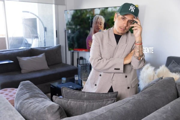 Kennys Palacios abre las puertas de su hogar a Revista GENTE.