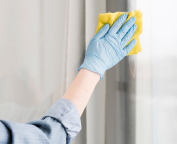 Los 5 trucos caseros más efectivos para limpiar vidrios y espejos sin dejar marcas