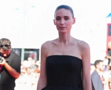 Rooney Mara marca tendencia en el Festival de Venecia 2025 con un minivestido negro de gala viral