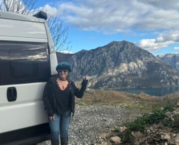 La escritora Silvia Freire cumplió la última voluntad de su marido arriba de un motorhome: "Lo probé y resultó"