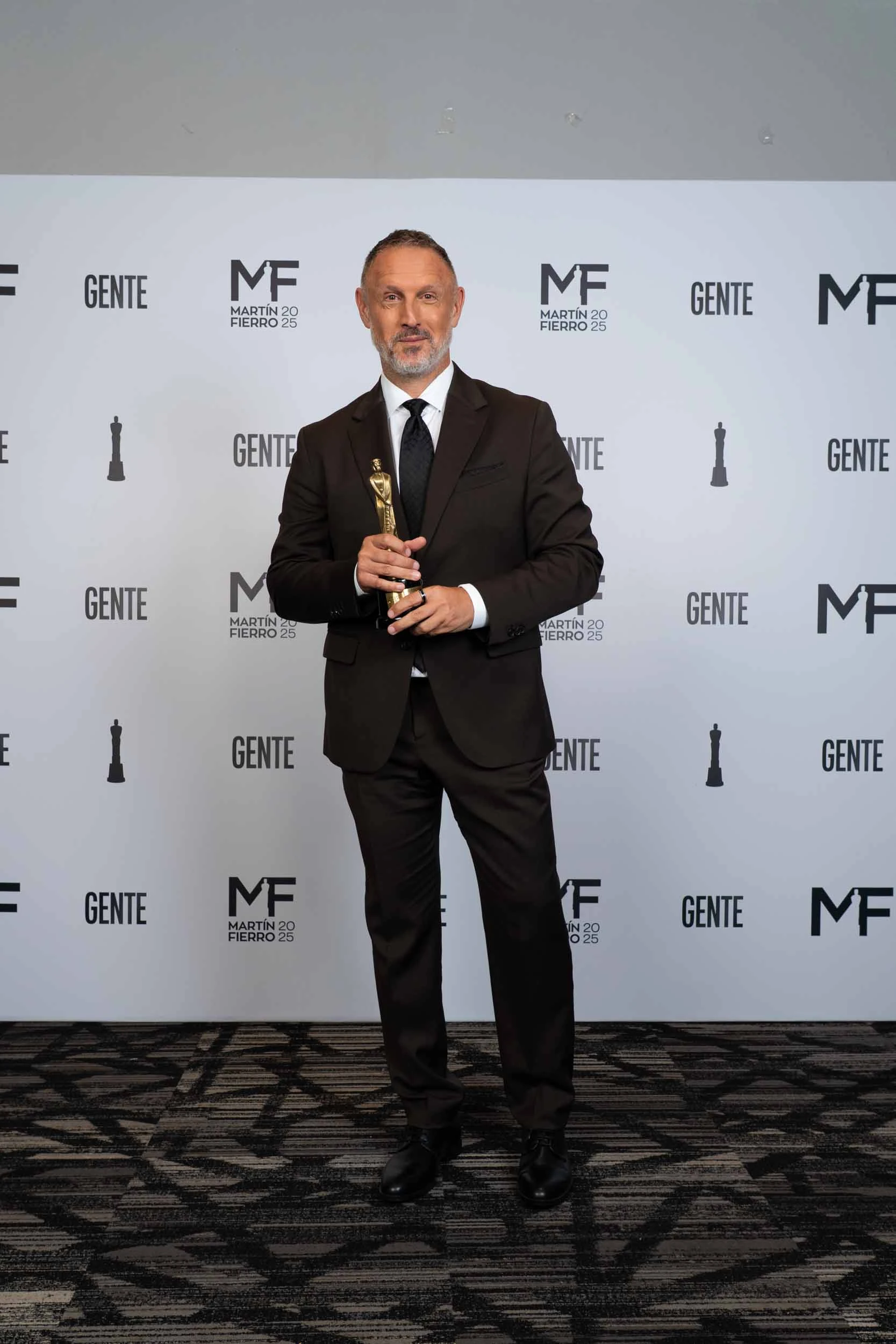 “Alejandro Romay, Jaime Yankelevich, Adrián Suar, Mauro Viale, Fanny Mandelbaum, Sebastián Wainraich, por lo que hicieron, por lo que hacen, por lo que significaron y por lo que significan, a nadie se les ocurriría decirles ‘judíos de mierda’", afirmó en su discurso en el Martín Fierro.