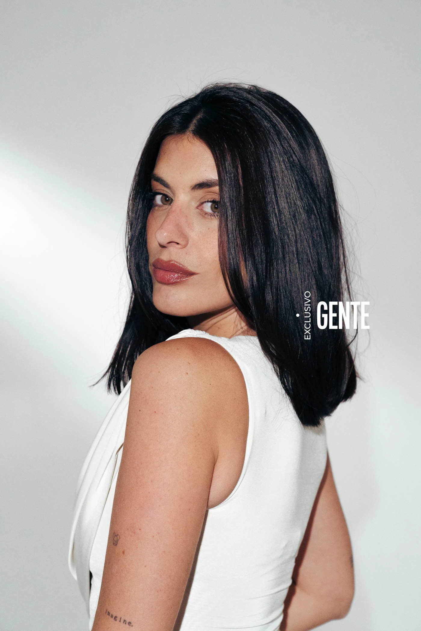 Empecé en fotolog, blog, Instagram y luego fui a YouTube. En cada plataforma me sentí cómoda y le di cosas diferentes a la comunidad. Cuando di el paso de llegar a YouTube la gente me conoció más. Las redes evolucionaron y nosotros con ellas. Y el público también crece junto a mi, ha vivido cuando estuve super mal, mis logros y mis viajes.