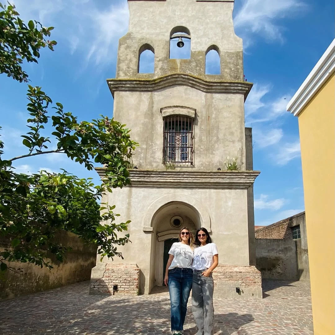 Mery pastelera y Martu lic. en recursos humanos, un combo de personalidades diferentes pero con algo en común: una gran motivación por hacer de un trabajo un lugar para trabajar con mucha alegría y satisfacción todos los días.