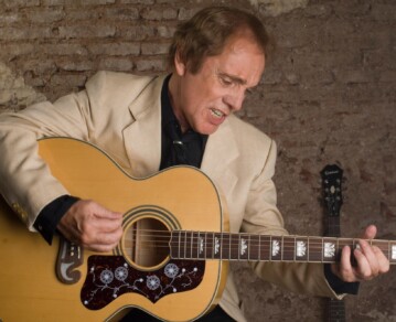 Qué es de la vida de Johnny Tedesco: tiene 81 años, fue pionero del rock nacional y sigue tocando: “Me sorprende la incansable necesidad de componer canciones que tengo”