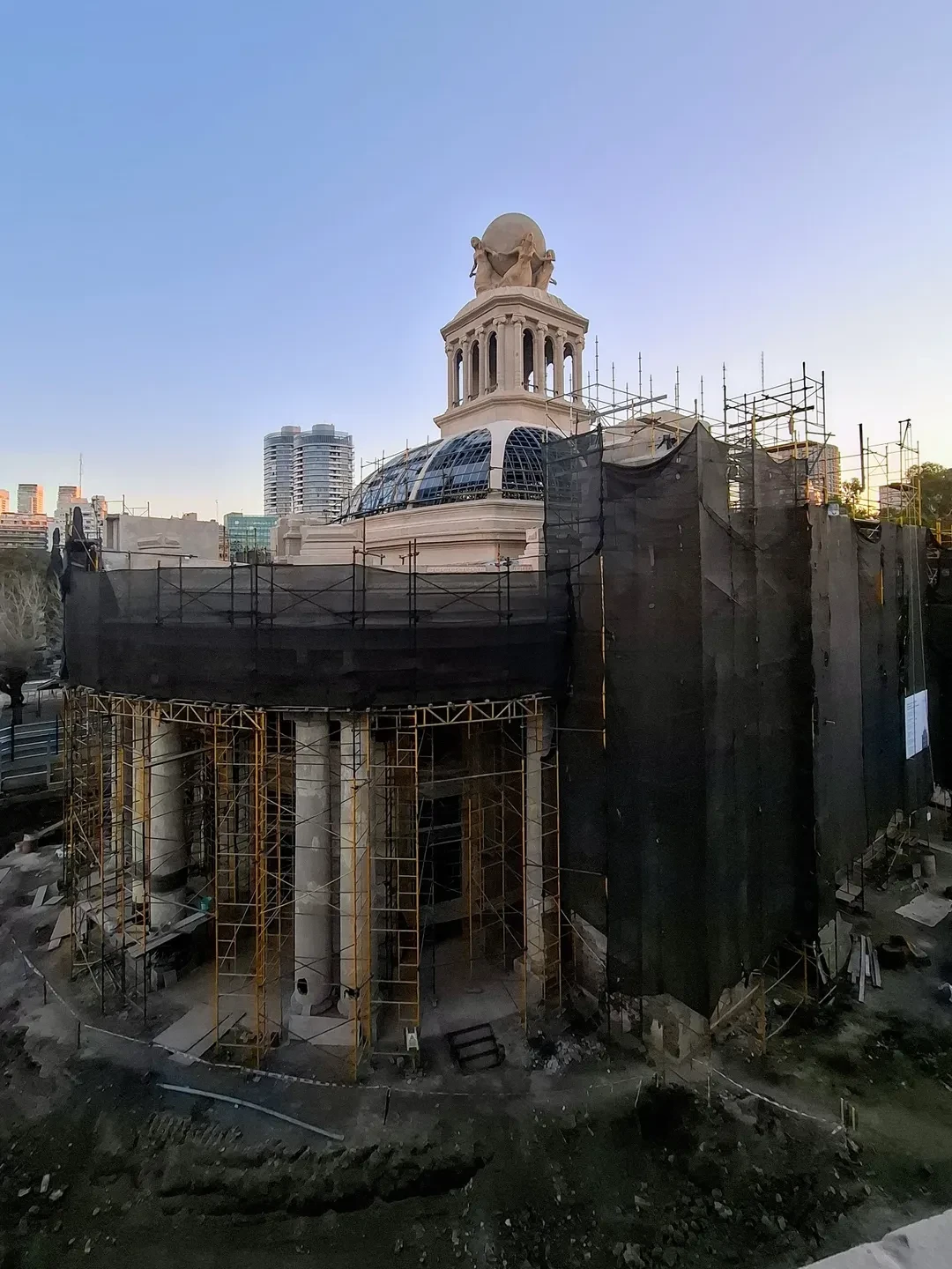 El pabellón en plena obra en julio de este año.