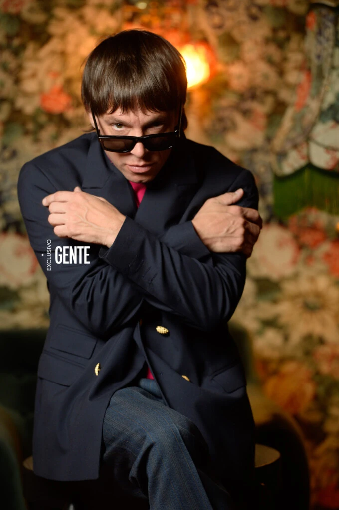 El líder de Turf se define como un hombre positivo por naturaleza y fanático de encontrar el absurdo en cada situación.