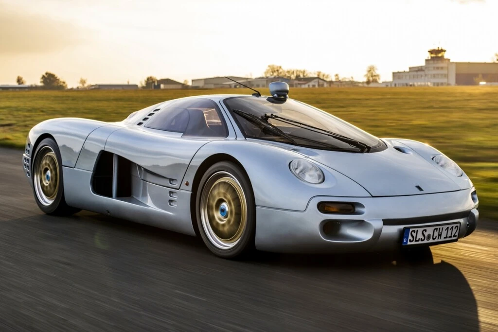 Isdera Commendatore 112i