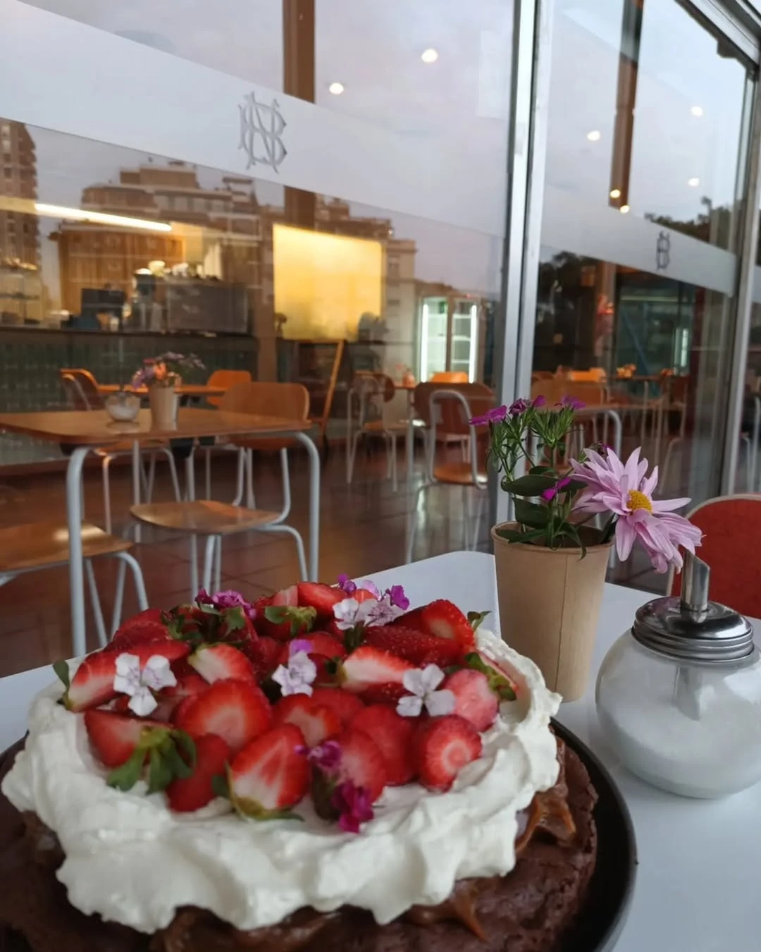 Así es el menú de la cafetería ubicada en la terraza de la Biblioteca Nacional. 