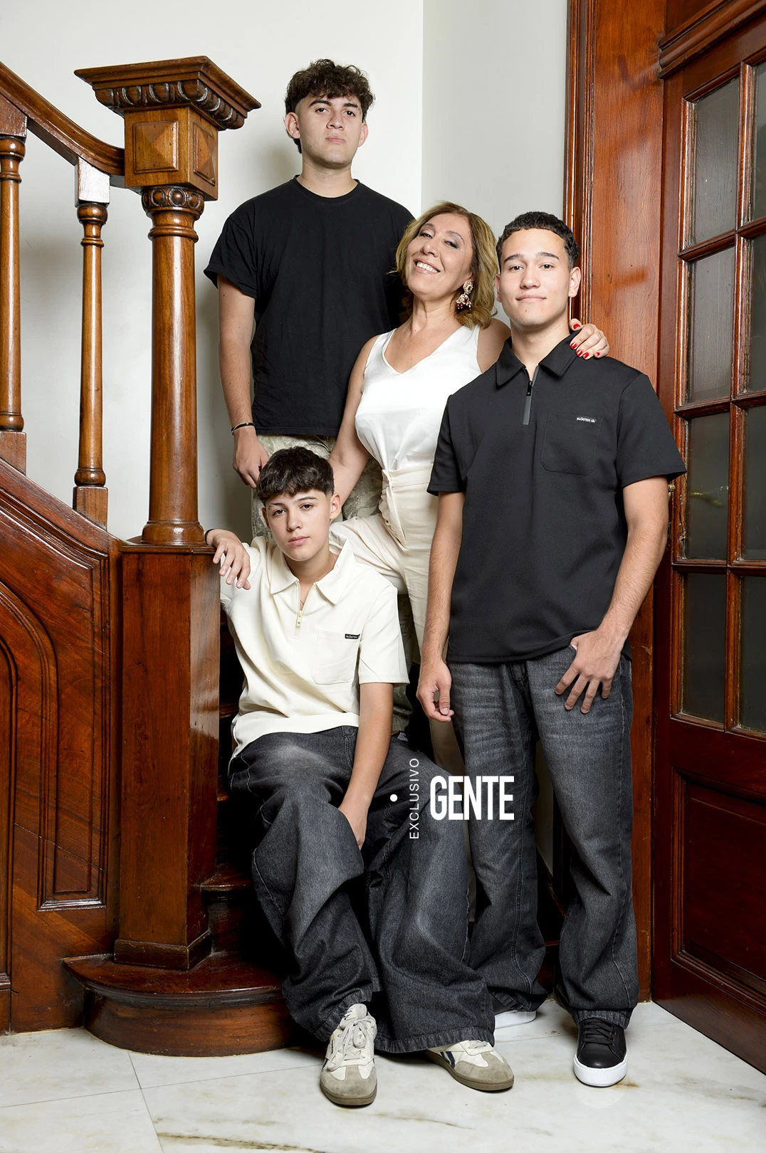 Hace poco le organicé a mi hijo un cumpleaños distinto: alquilé un micro, lo busqué con dos muñecos disfrazados y lo celebramos a las seis de la tarde, como cuando era chico. Fue sencillo y hermoso. Esos momentos no se olvidan.